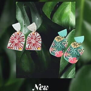 Floral Painted Drop Earrings NEW‎